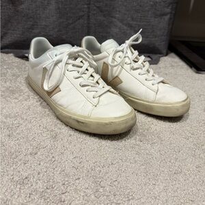 Veja Campo Sneaker
Men’s Size 9